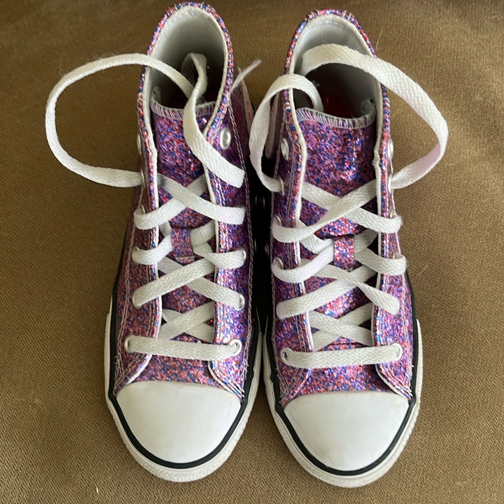 Converse big girl size 1 high tops.  Excellent condition.
